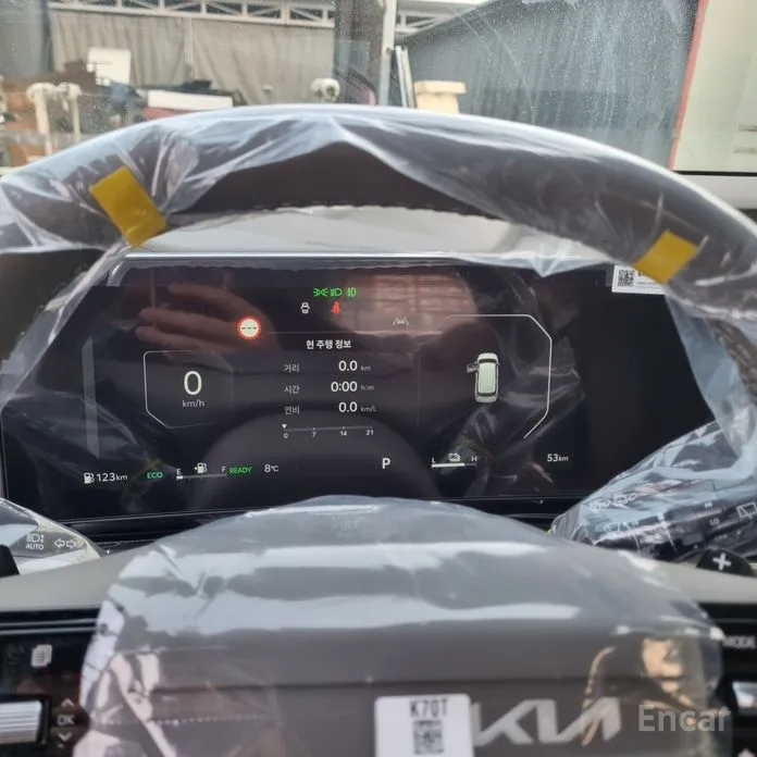 Kia Carnival 2023 HEV 9-Seater Hi-Limousine (Special vehicle)