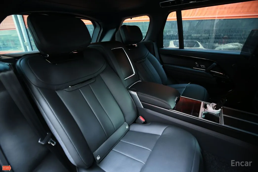 Land Rover Range Rover 2022 P615 SV LWB