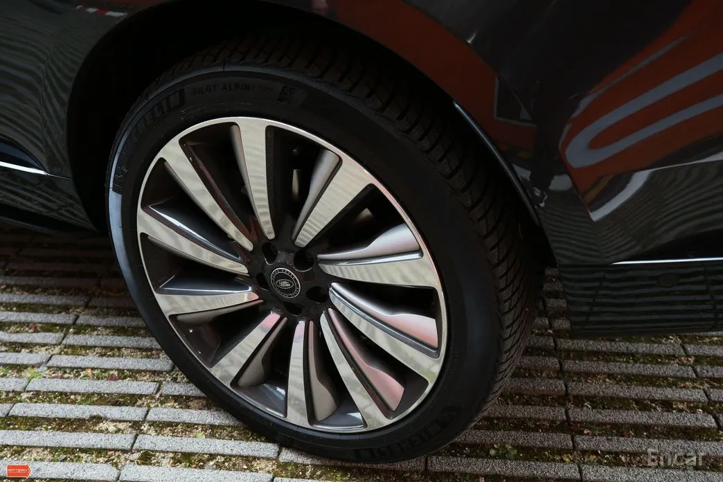 Land Rover Range Rover 2022 P615 SV LWB