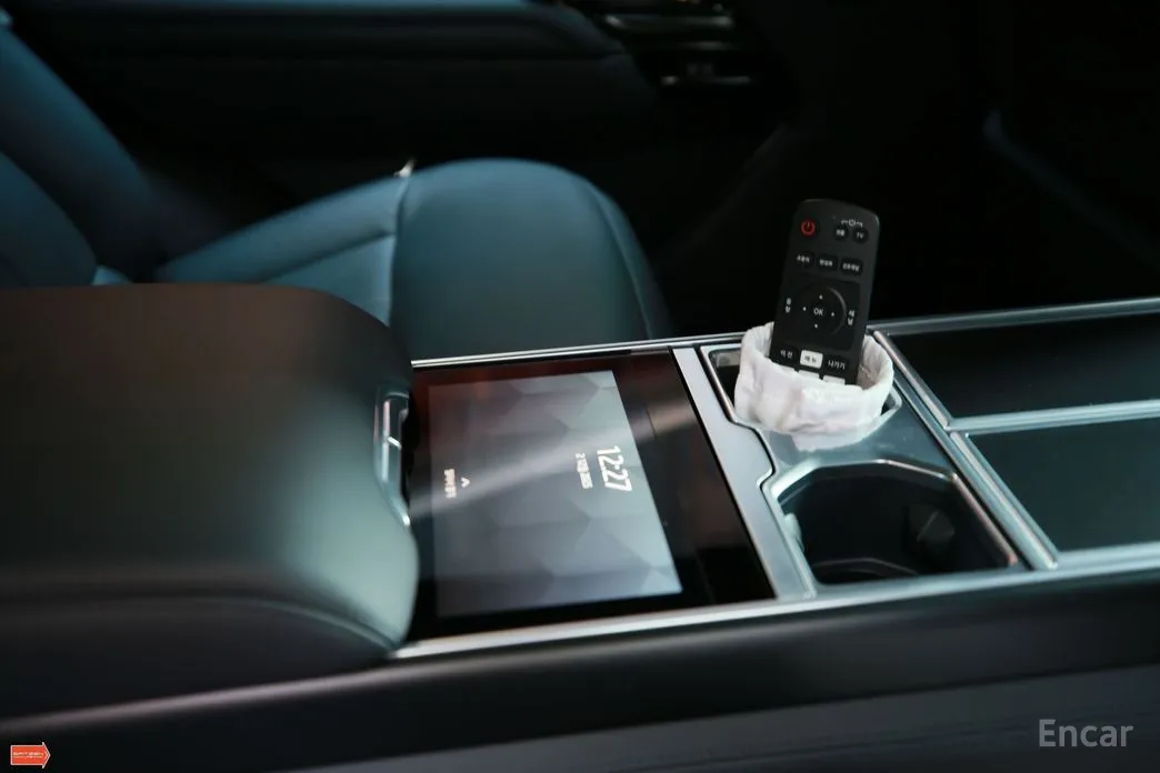 Land Rover Range Rover 2022 P615 SV LWB