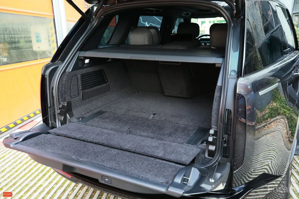 Land Rover Range Rover 2022 P615 SV LWB