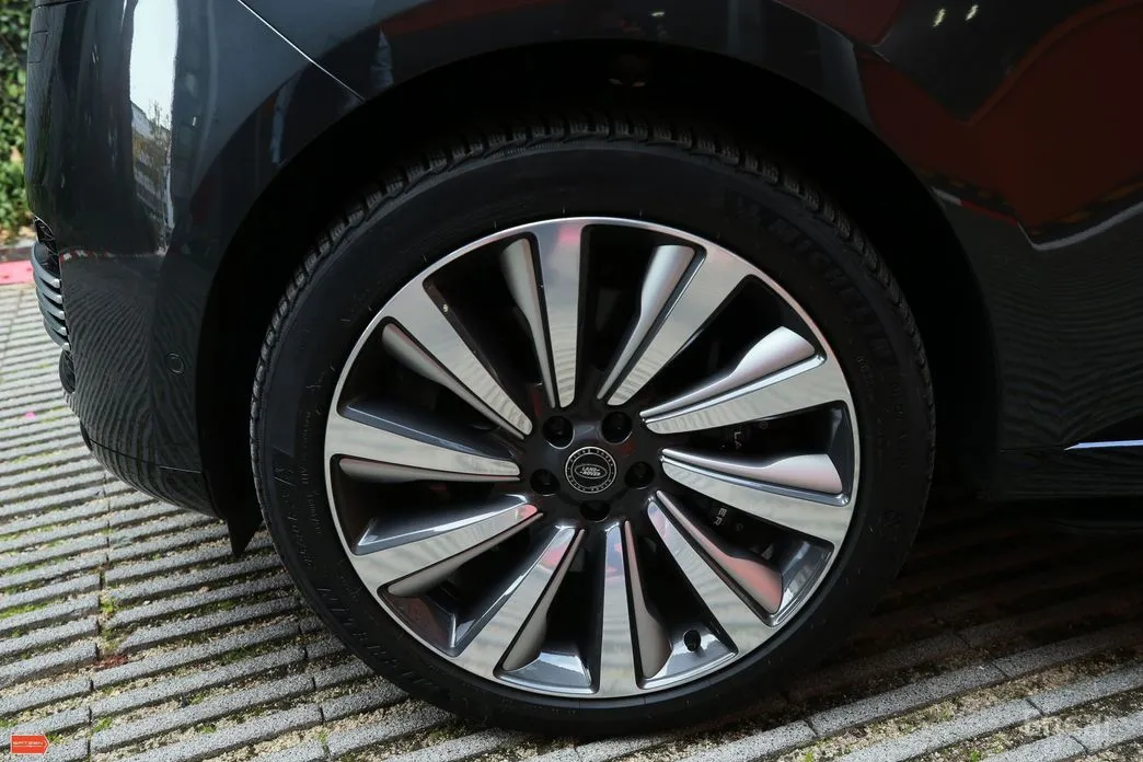 Land Rover Range Rover 2022 P615 SV LWB