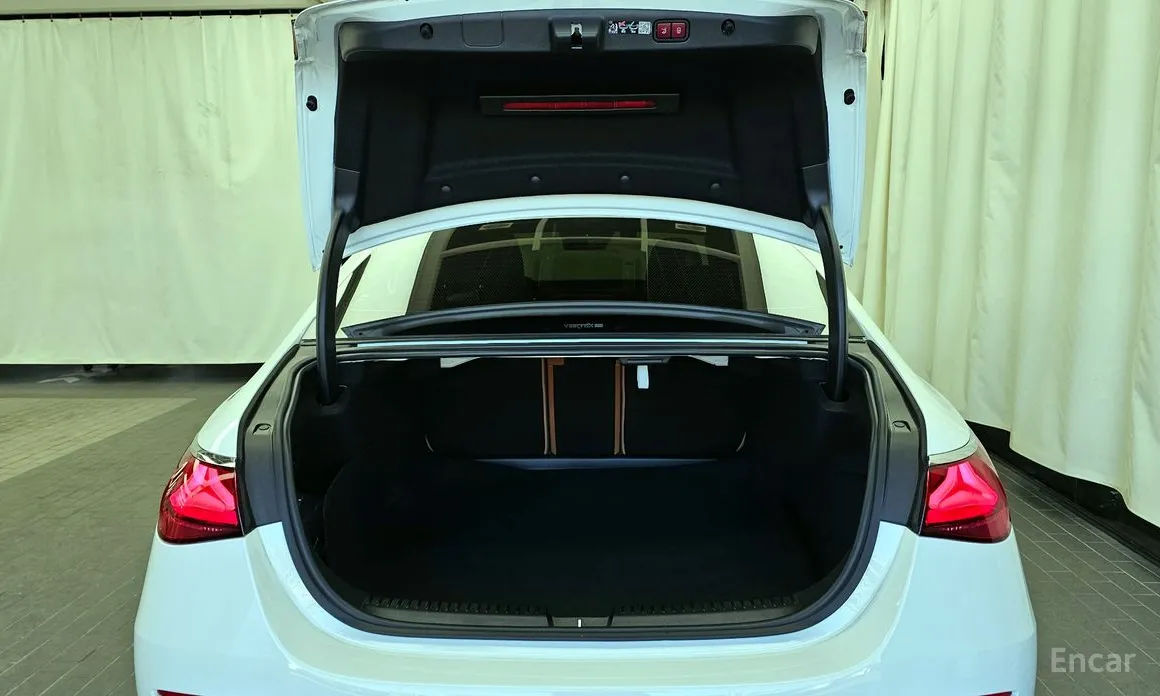 Mercedes-Benz E-Class 2024 E300 4MATIC Exclusive