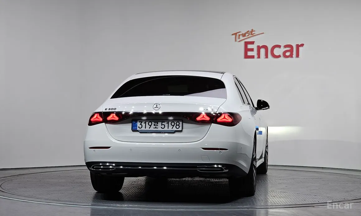 Mercedes-Benz E-Class 2024 E300 4MATIC Exclusive