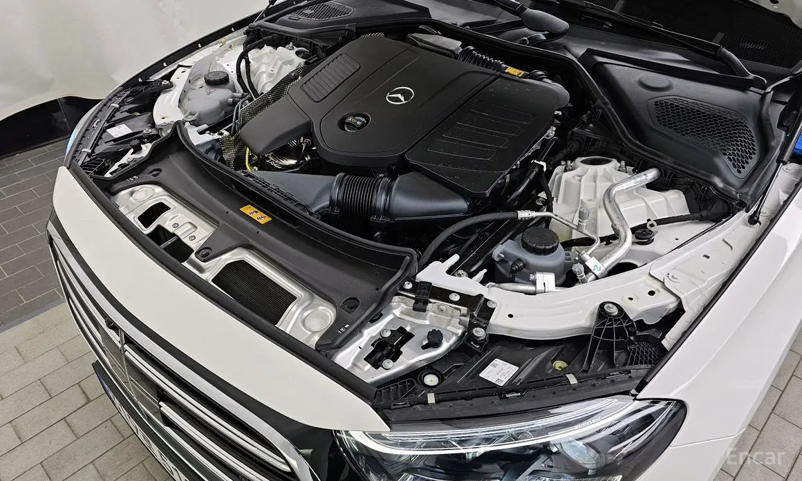 Mercedes-Benz E-Class 2024 E300 4MATIC Exclusive