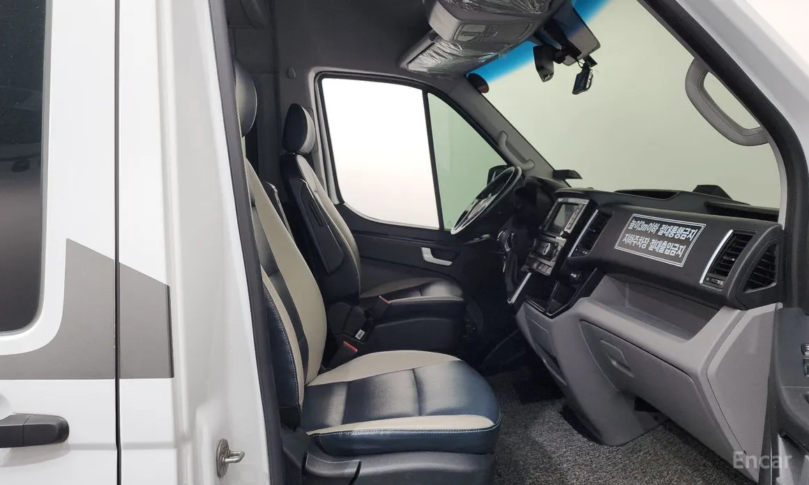 Hyundai Solati 2015 15-seater