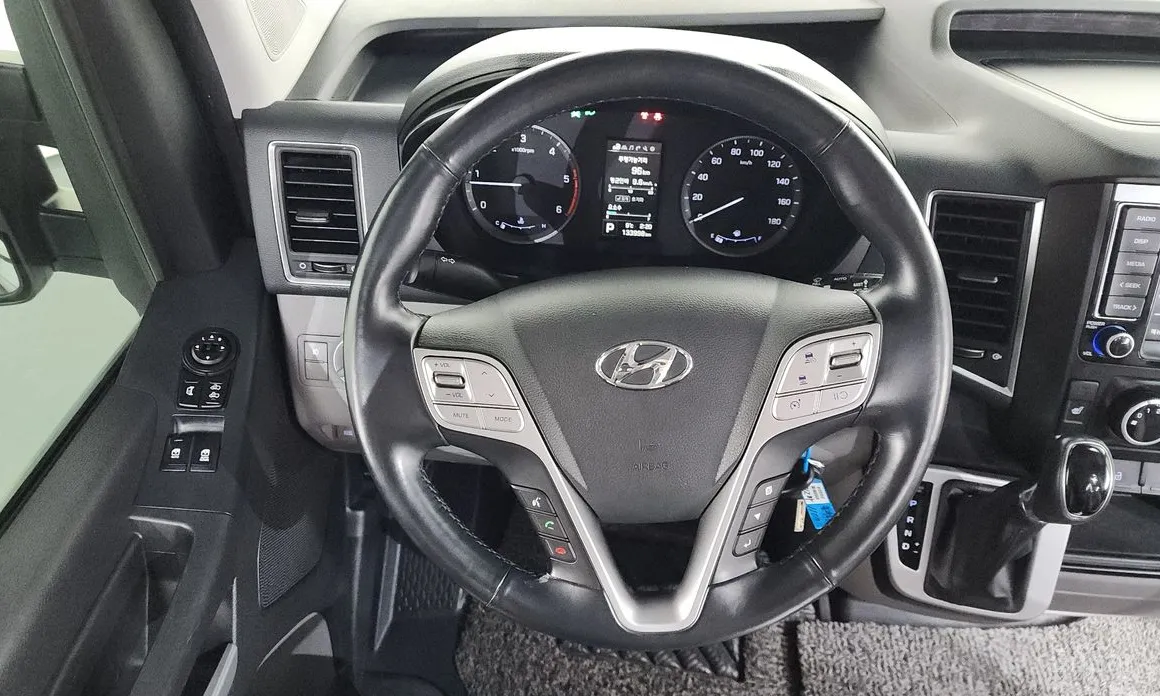Hyundai Solati 2015 15-seater