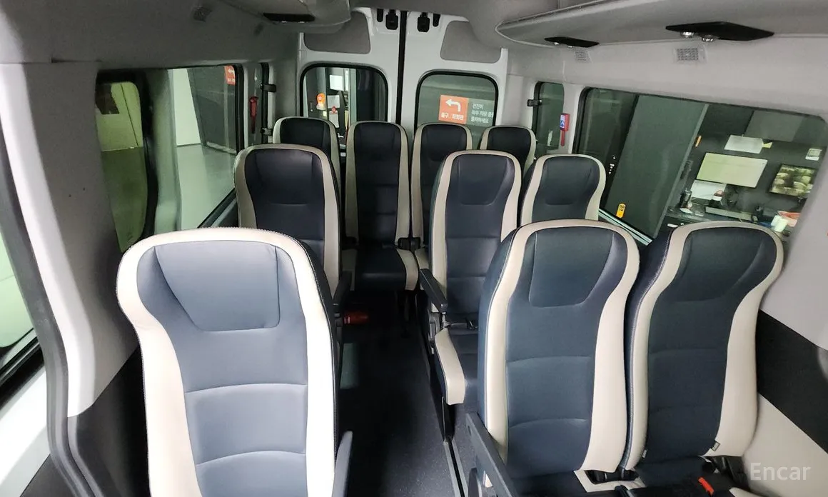 Hyundai Solati 2015 15-seater