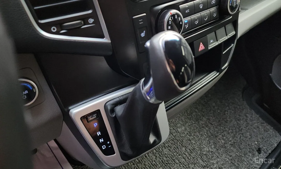 Hyundai Solati 2015 15-seater