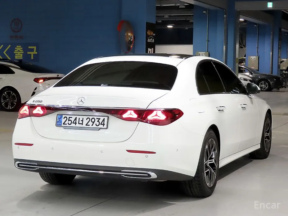 Mercedes-Benz E-Class 2024 E200 Avantgarde