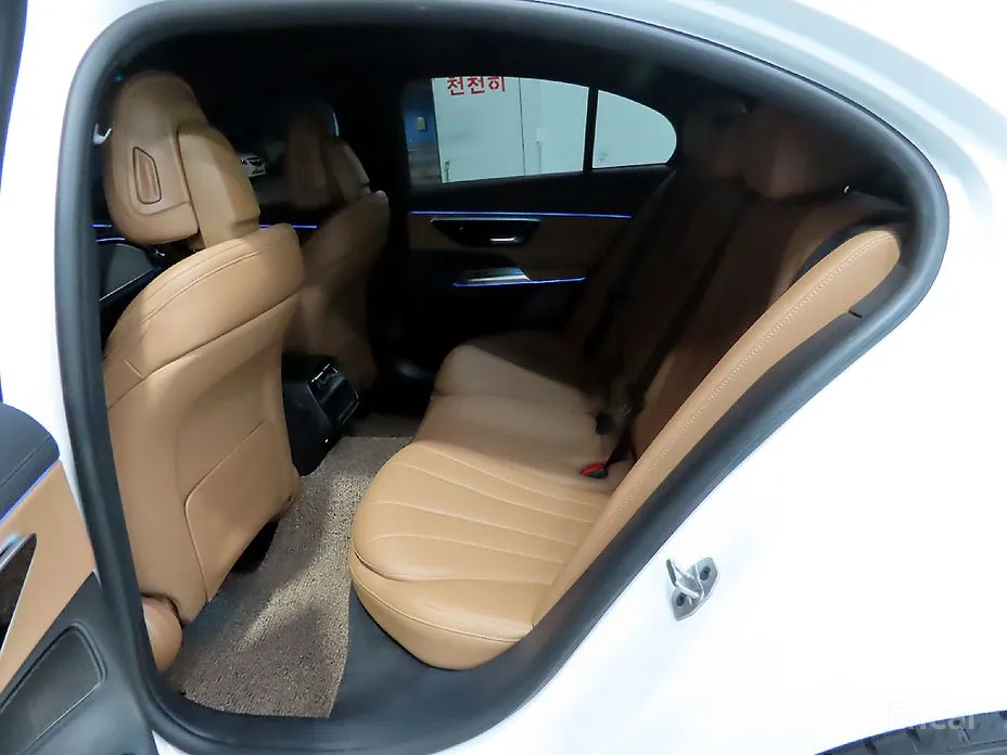 Mercedes-Benz E-Class 2024 E200 Avantgarde