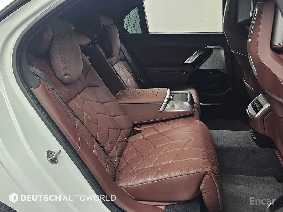 BMW 7 Series 2022 740i sDrive Design Pure Excellence