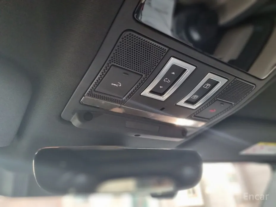 Land Rover Defender 2020 110 P300 X-Dynamic SE