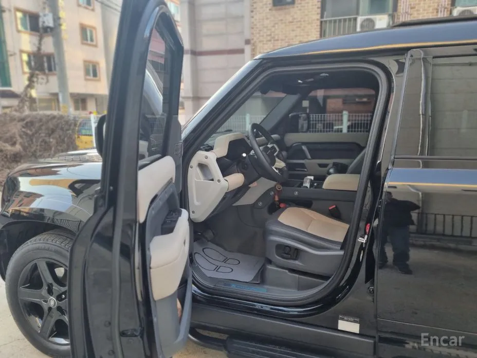 Land Rover Defender 2020 110 P300 X-Dynamic SE