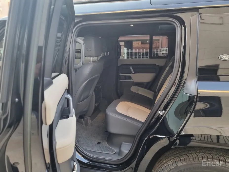 Land Rover Defender 2020 110 P300 X-Dynamic SE