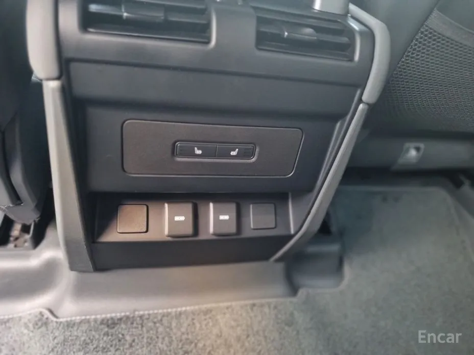 Land Rover Defender 2020 110 P300 X-Dynamic SE