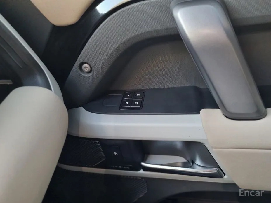 Land Rover Defender 2020 110 P300 X-Dynamic SE