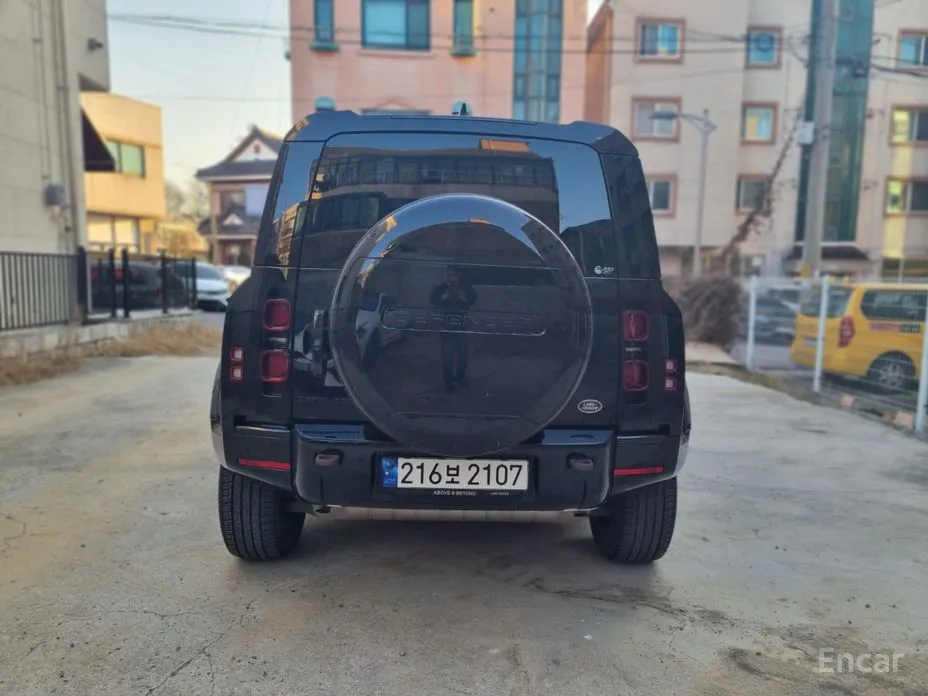 Land Rover Defender 2020 110 P300 X-Dynamic SE