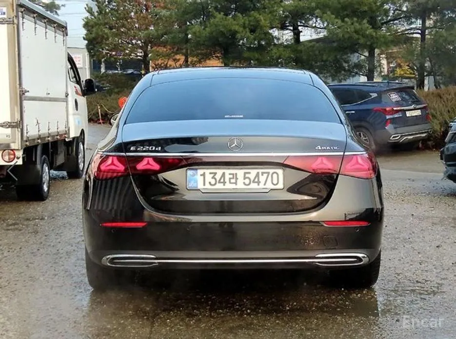 Mercedes-Benz E-Class 2024 E220d 4MATIC Exclusive