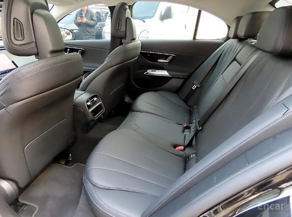 Mercedes-Benz E-Class 2024 E220d 4MATIC Exclusive