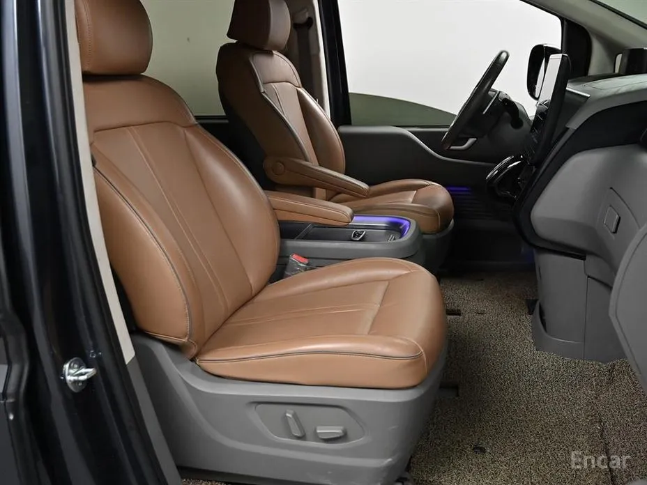 Hyundai Staria 2021 4WD Lounge 9-Seater