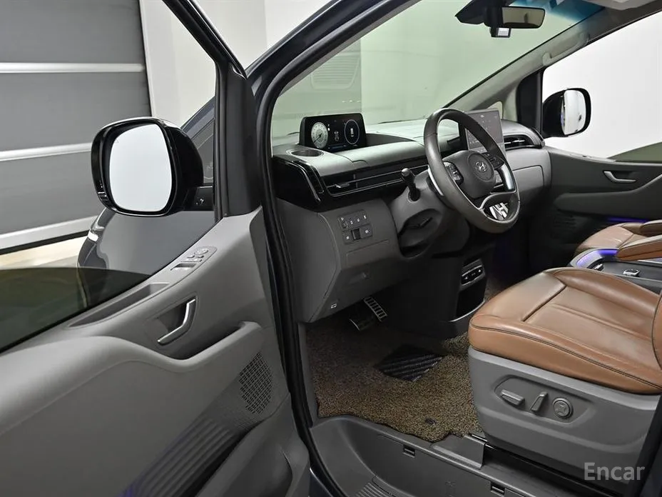 Hyundai Staria 2021 4WD Lounge 9-Seater