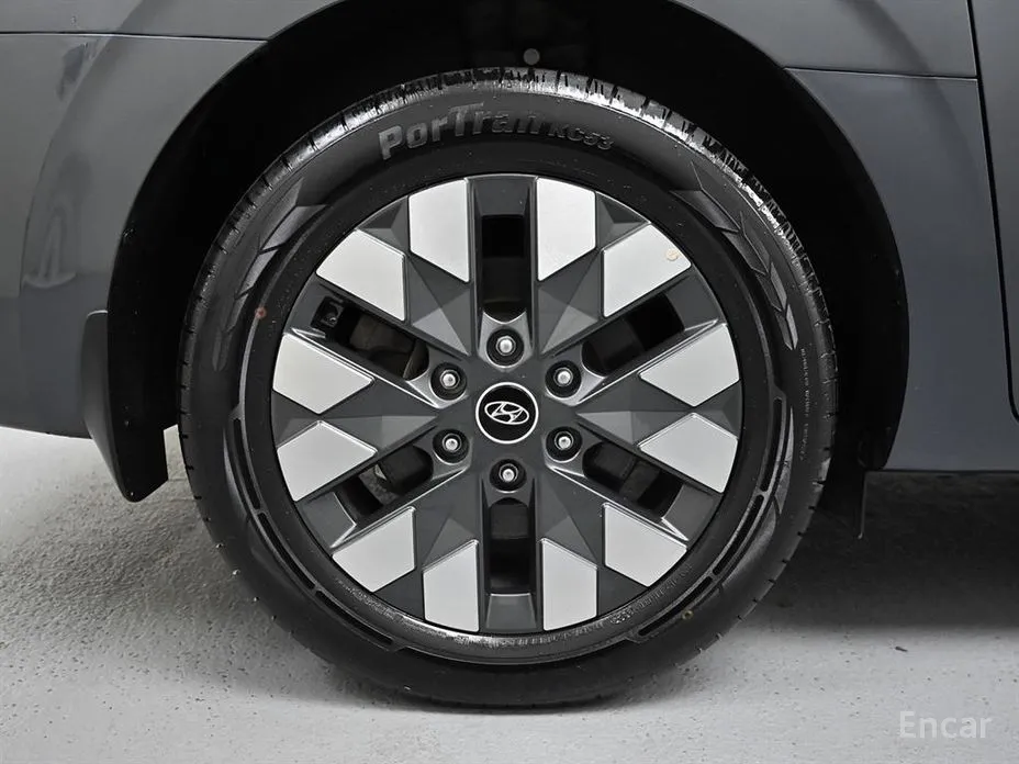 Hyundai Staria 2021 4WD Lounge 9-Seater