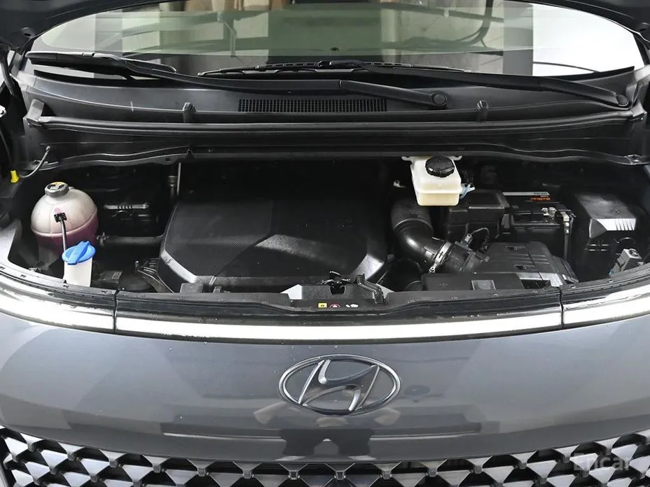 Hyundai Staria 2021 4WD Lounge 9-Seater