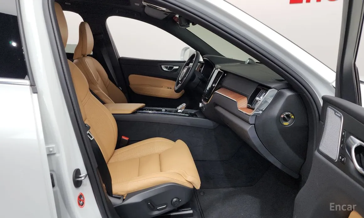 Volvo XC60 2017 T8 Ultra Bright