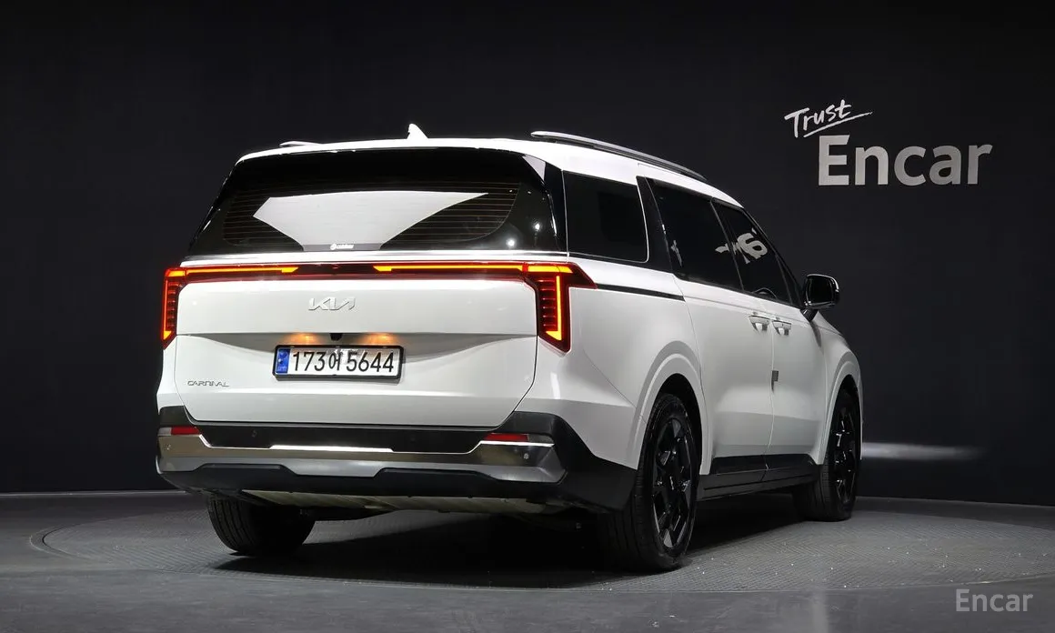 Kia Carnival 2023 9-Seater Noblesse