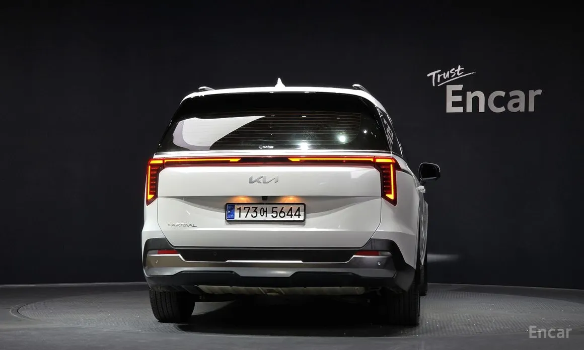 Kia Carnival 2023 9-Seater Noblesse