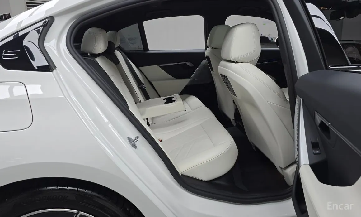 BMW 5 Series 2023 520i M Sport