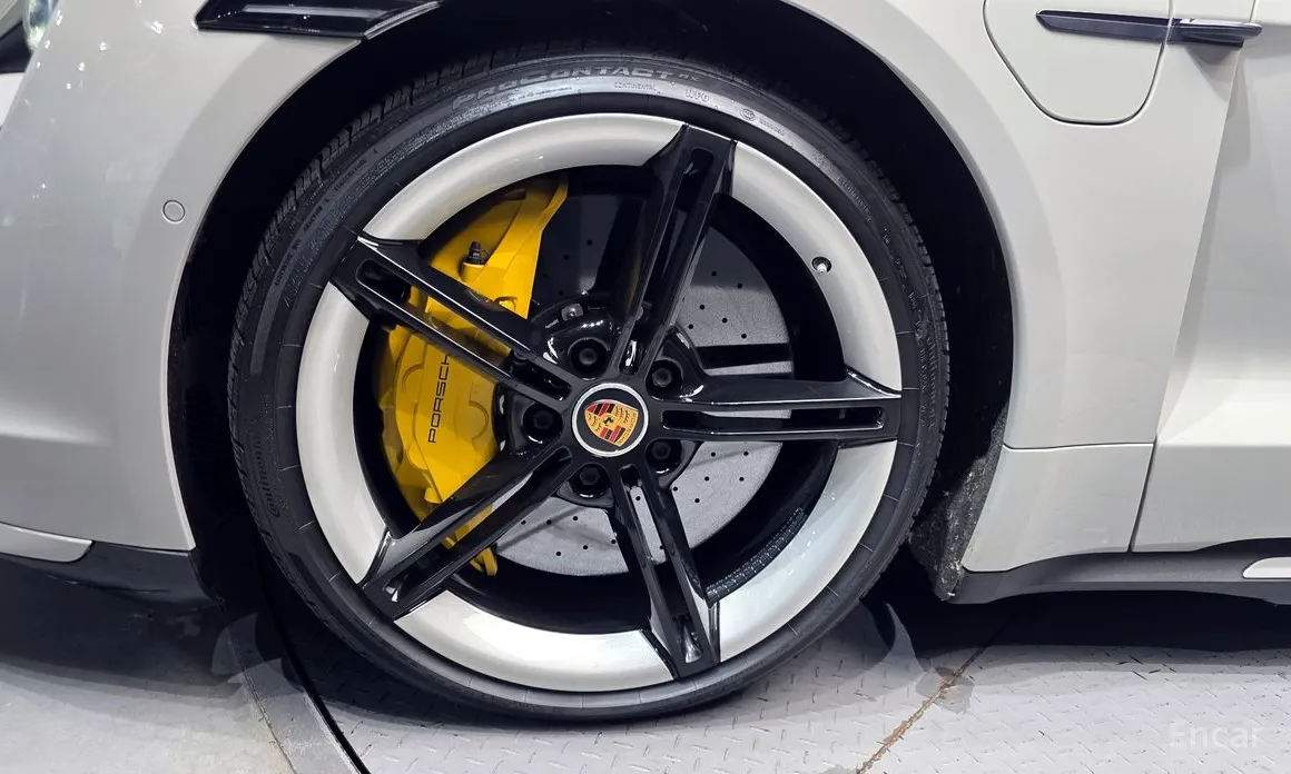 Porsche Taycan 2020 Turbo