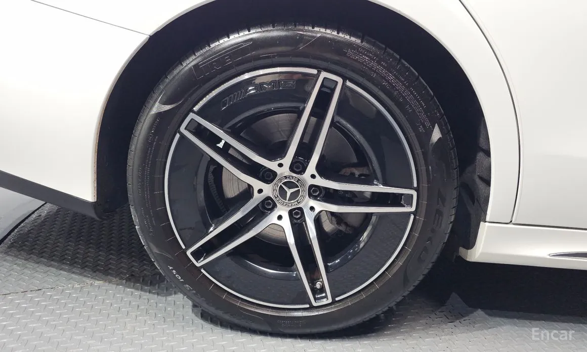 Mercedes-Benz E-Class 2024 E300 4MATIC AMG Line