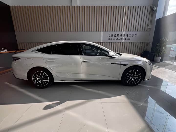 BYD Seal 07 DM-i Hybrid 2025 2025款 智驾版 DM-i 1.5L 125km 尊贵型