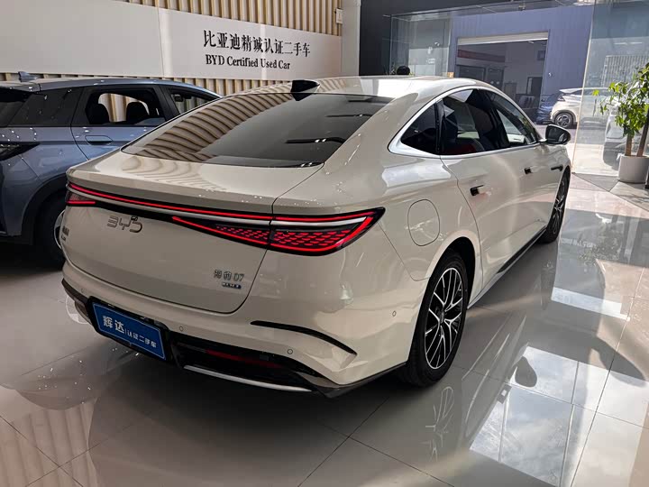 BYD Seal 07 DM-i Hybrid 2025 2025款 智驾版 DM-i 1.5L 125km 尊贵型