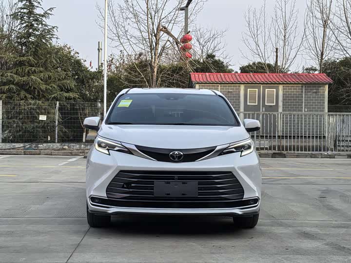 Toyota Sienna 2024 2024款 2.5L混动 四驱尊贵版