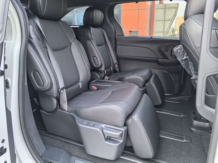 Toyota Sienna 2024 2024款 2.5L混动 四驱尊贵版