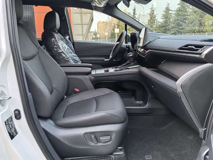 Toyota Sienna 2024 2024款 2.5L混动 四驱尊贵版