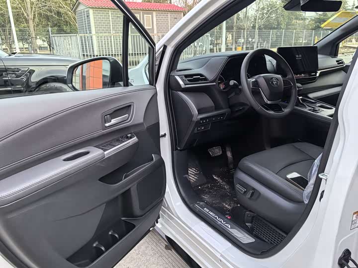 Toyota Sienna 2024 2024款 2.5L混动 四驱尊贵版