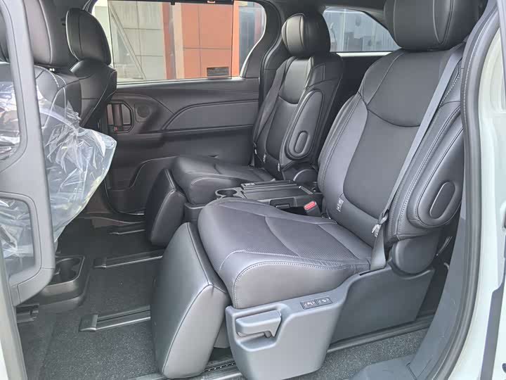 Toyota Sienna 2024 2024款 2.5L混动 四驱尊贵版