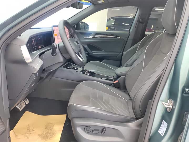 Volkswagen Tayron 2025 2025款 探岳L 330TSI 两驱精英City包