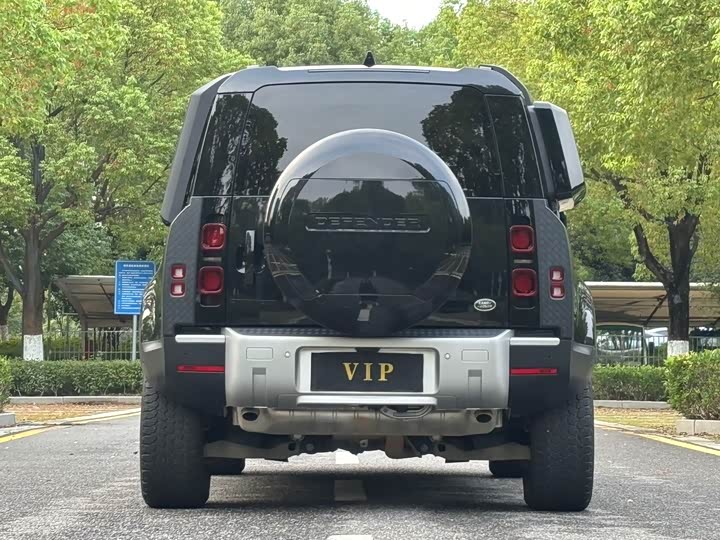 Land Rover Defender 2024 2024款 110 3.0T P400 暗黑特别版
