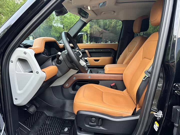Land Rover Defender 2024 2024款 110 3.0T P400 暗黑特别版