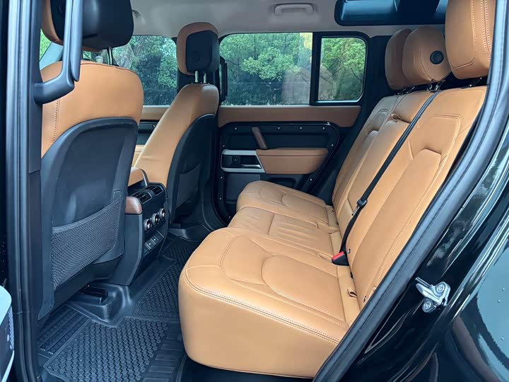 Land Rover Defender 2024 2024款 110 3.0T P400 暗黑特别版