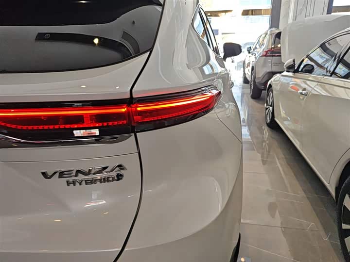 Toyota Venza 2023 2023款 2.5L智能电混双擎 两驱尊贵版