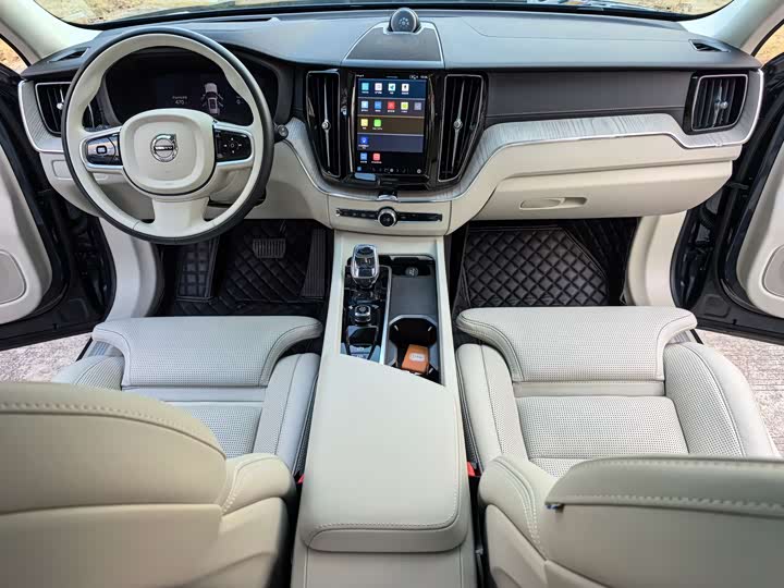 Volvo XC60 Hybrid 2025 2025款 插电式混动 长续航四驱智雅豪华版