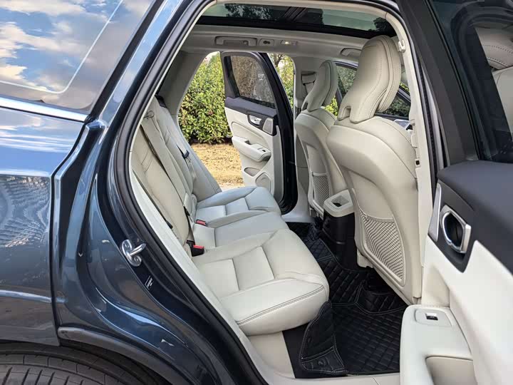 Volvo XC60 Hybrid 2025 2025款 插电式混动 长续航四驱智雅豪华版