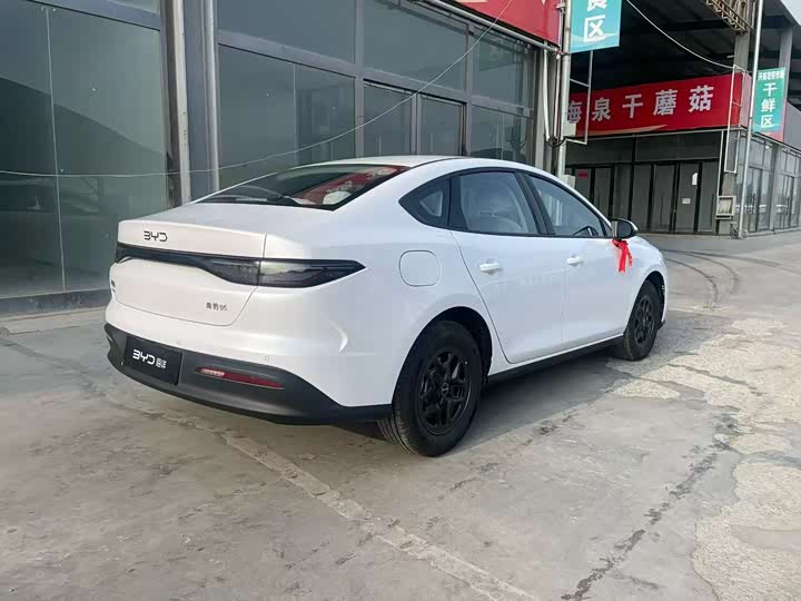 BYD Seal 05 DM-i Hybrid 2025 2025款 DM-i 智驾版 55KM豪华型