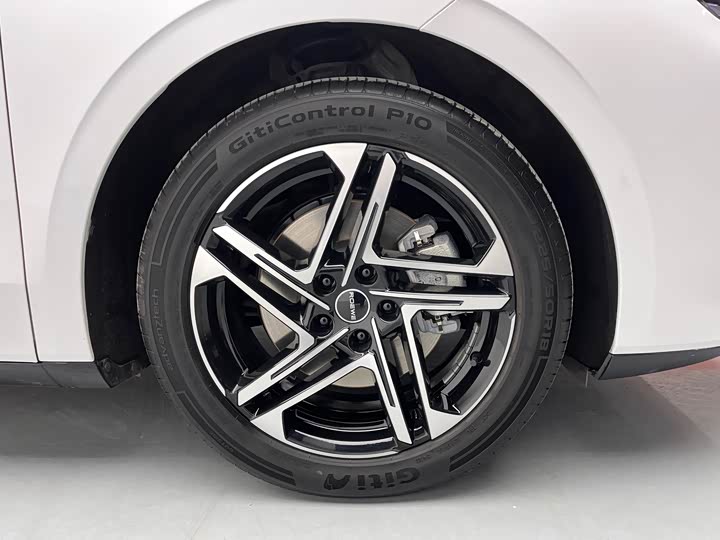 Roewe D7 2023 2023款 EV 510km 后驱卓越版